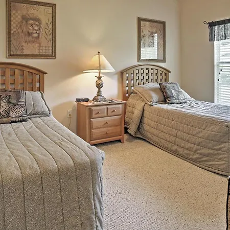 Kissimmee Getaway With Lanai, 4 Mi To Disney World!